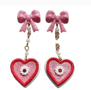 Betsey Johnson heart ❤️ torte dangle